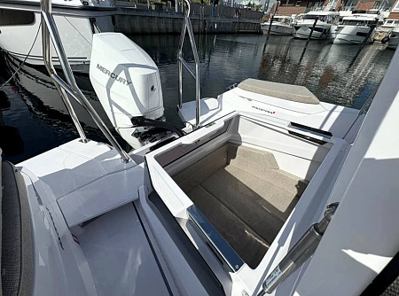Катер Axopar 29 XC Cross Cabin
